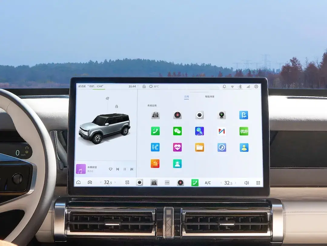 15.6" Full HD Touchscreen